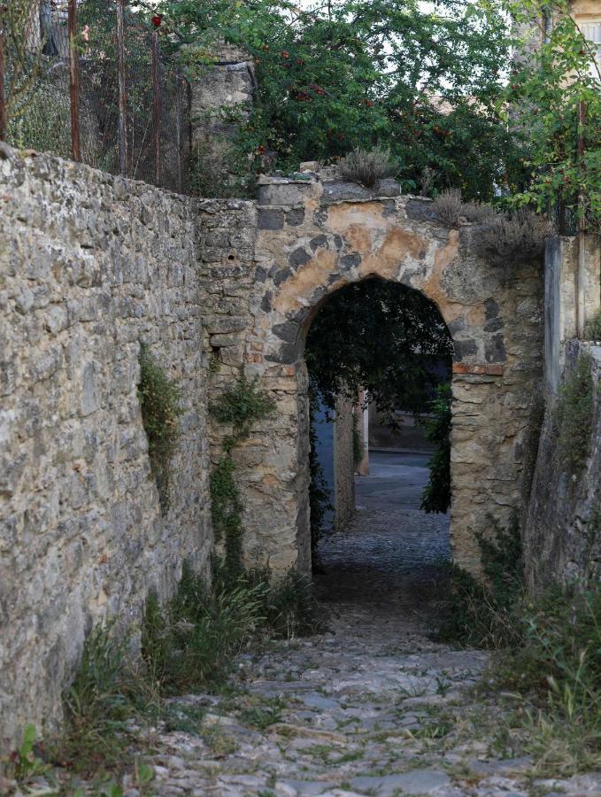 Le 37 Malaucene Bed & Breakfast Dış mekan fotoğraf