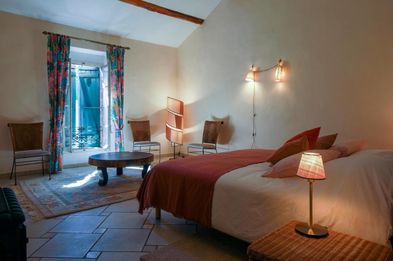 Le 37 Malaucene Bed & Breakfast Oda fotoğraf